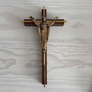 Wood & Brass Risen Christ Crucifix w/Arms Extended‎